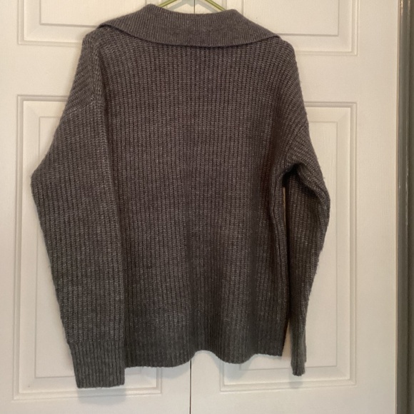 V neck collared ribbed sweater - Picture 2 of 5
